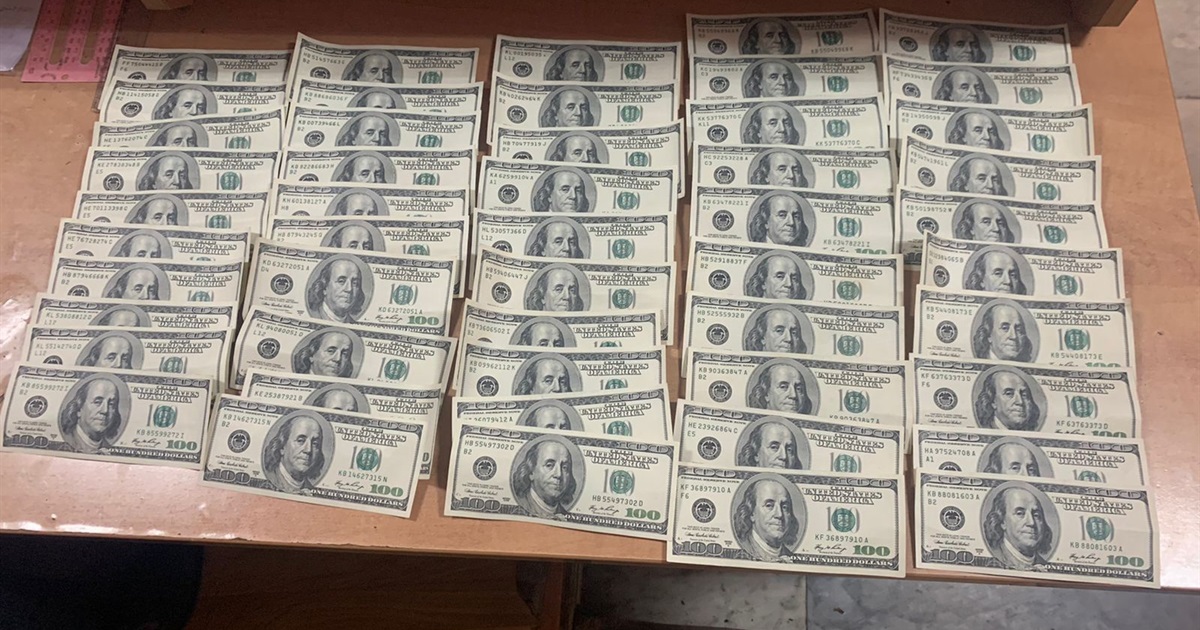 5 000 $ хабаря намагалася дати співробітниця Держгеокадастру за закриття кримінального провадження