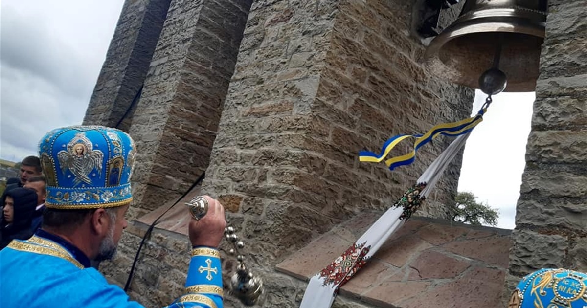 Новий дзвін у селі Звиняч на Чортківщині видзвонив для тамтешньої церкви 101-у осінь