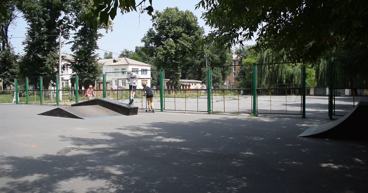 Екстремали в Новограді. Як в місті розвивається стріт-катання