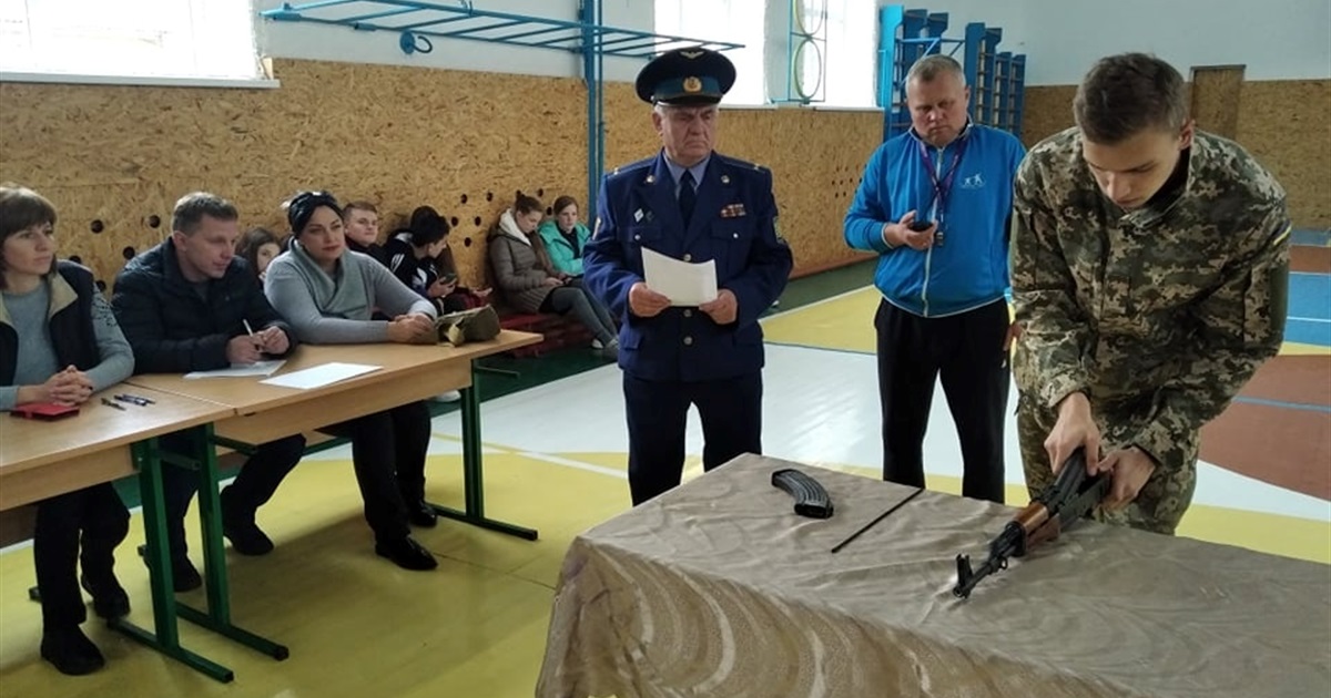 Бути гідним поповненням захисників України: у третій школі провели патріотичні змагання