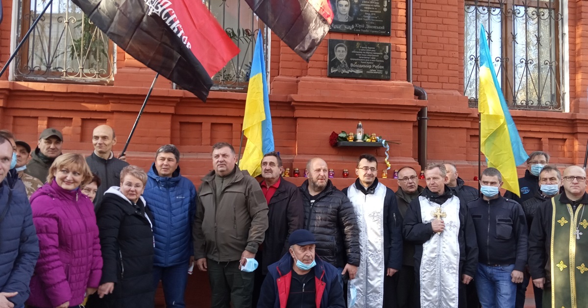 Другий з трьох. На будівлі СБУ в Слов'янську з'явилася пам'ятна дошка Юрію Дяковському