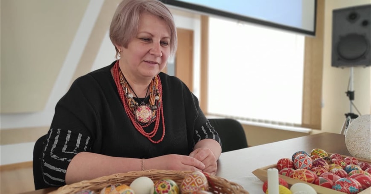 Писанкарка з Рівненщини отримає обласну премію імені Ганни Леончук – відомої ткалі з Володимирця