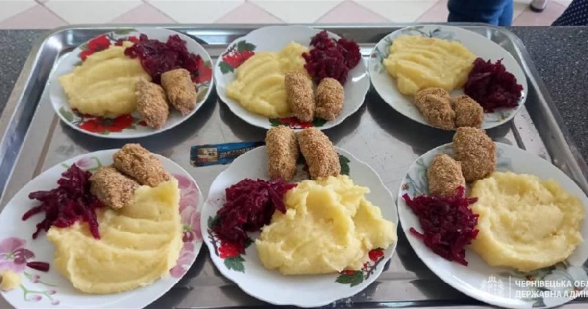 Мінестроне, курячий шніцель та нагетси: нові страви в їдальні Мамаївської школи №2
