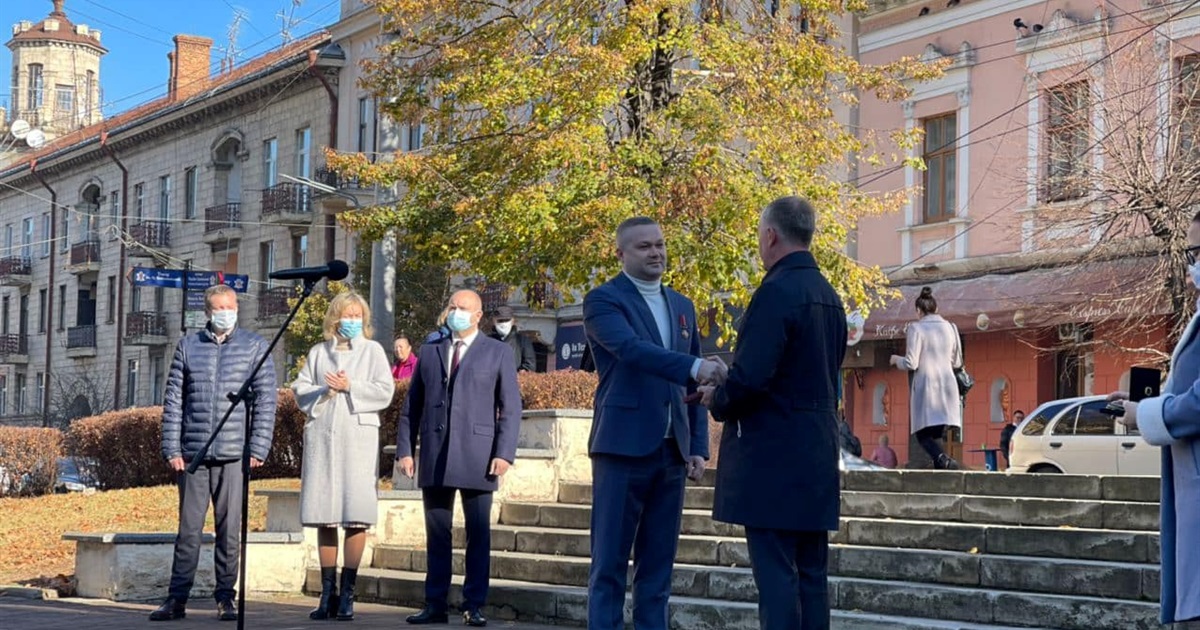 Під час урочистостей Кіцманський міський голова Сергій Булега отримав орден «За заслуги» ІІ ступеня