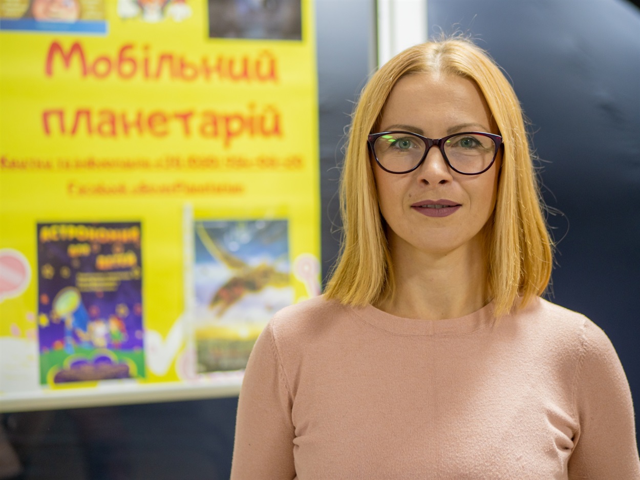 Ирина Ломкова сама создает афиши 
