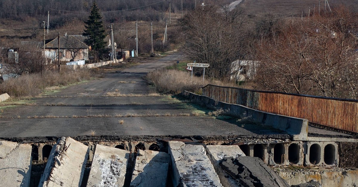 Безоплатний проїзд та гуманітарка. Як благодійники допомагають людям в Старомар'ївці