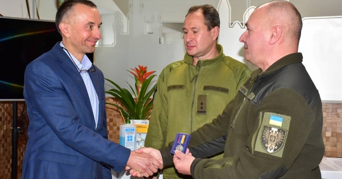 Начальник Управління культури Чернігова отримав нагрудний знак учасника АТО