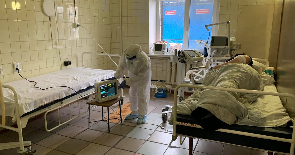 Донетчина заполнила 70% коек, на Луганщине слабо вакцинируют. Что происходит с ковид на востоке