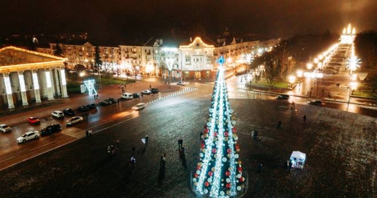 18-метрова ялинка та нові фотозони: як прикрашатимуть Красну площу до новорічних свят