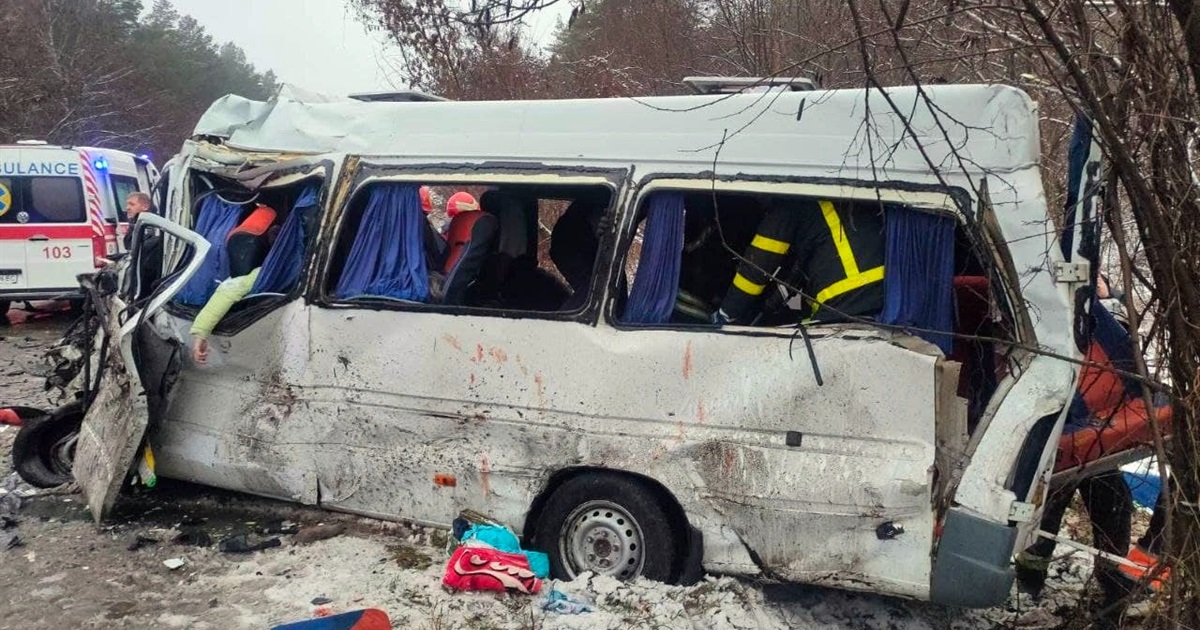 Серед пасажирів маршрутки, яка потрапила в автотрощу, було четверо жителів Менщини