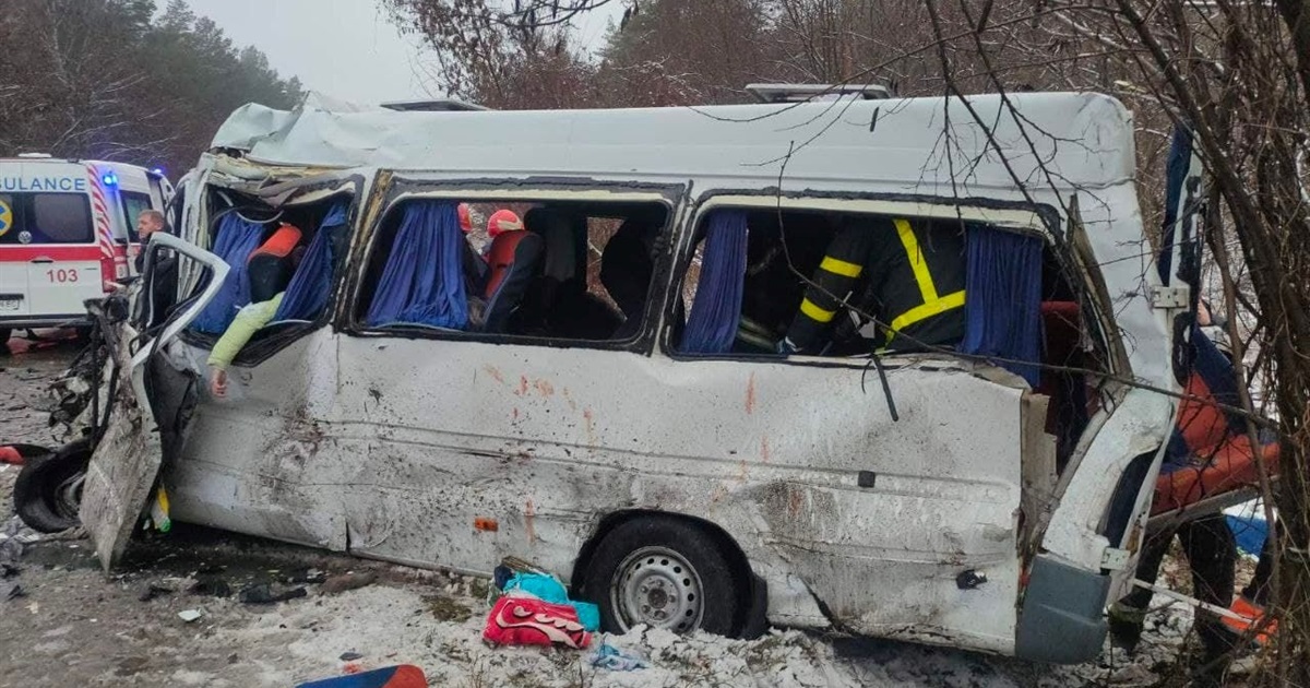 Лікарі повідомили про стан тих, хто вижив в аварії під Брусиловим, що сталася 7 грудня