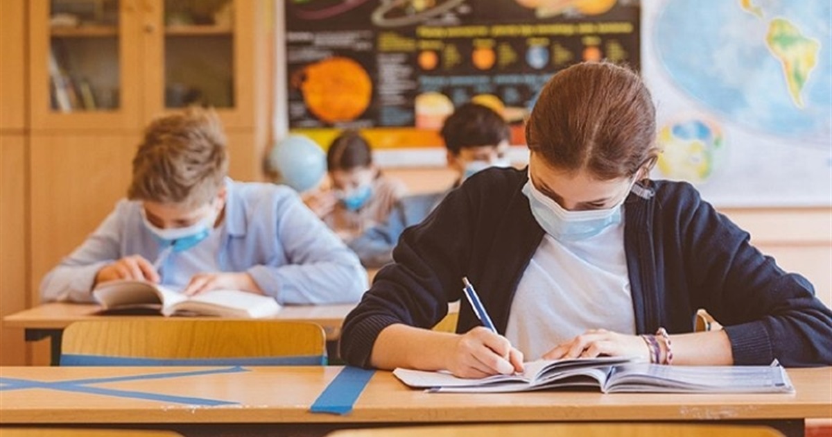 Учні ще однієї школи Южноукраїнська повертаються за парти