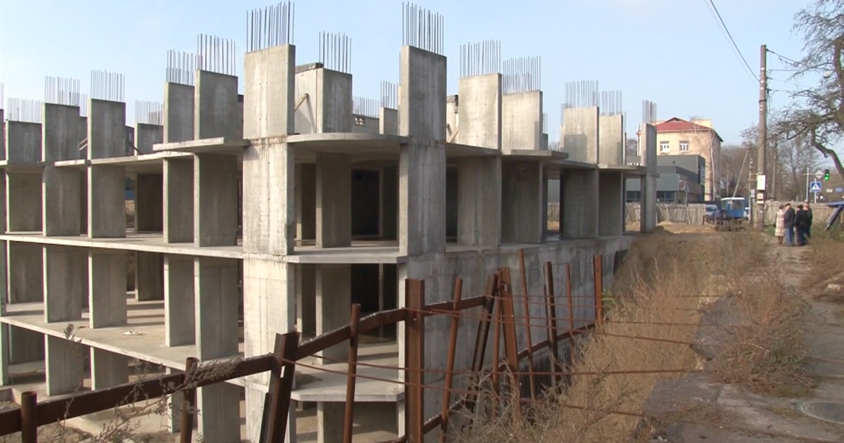 Будинки на вулицях Незалежності, 7 і Любецькій, 26 добудують