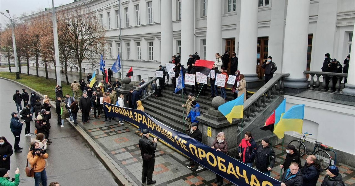 Полтавці зібралися на акцію протесту через проросійські висловлювання міського голови