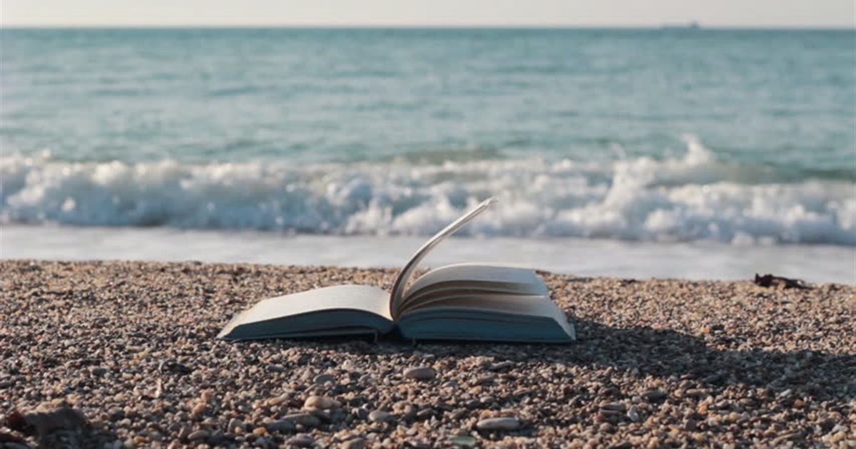 Укрзалізниця створила різдвяні добірки книг для мандрівників. Які книги можна почитати в подорожі?