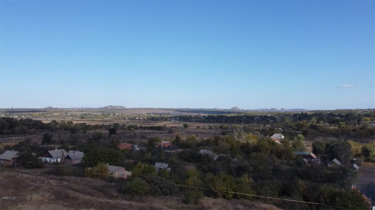 Вид на Торецьк - ліворуч, праворуч - окупована Горлівка
