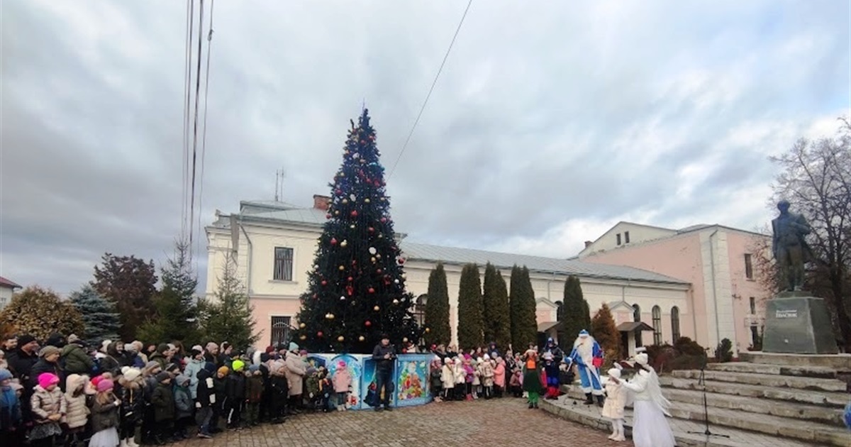 Сяяли дитячі посмішки і новорічна ялинка: 19 грудня, на Миколая, в Кіцмані відбулося свято