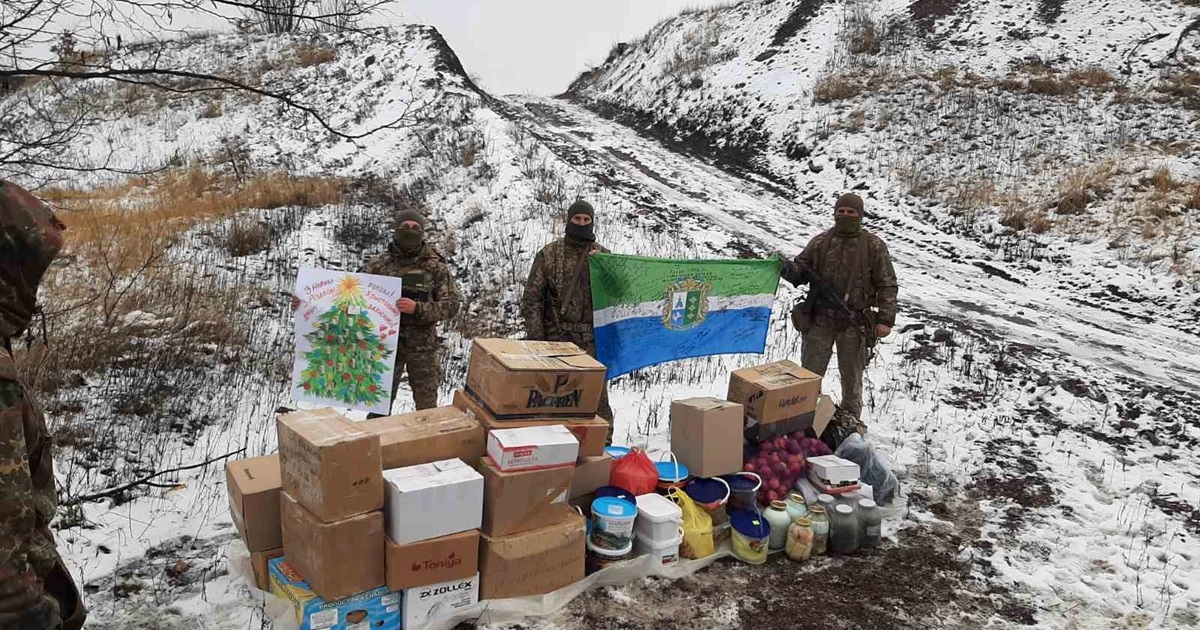 Гостинці з Кіцманщини на зимові свята отримали захисники на сході України