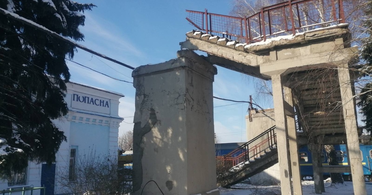Пешеходного моста на станции Попасная больше нет: с чем это связано и что будет дальше