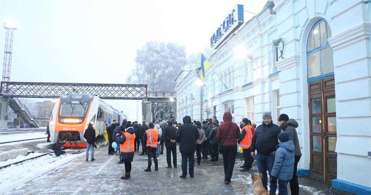 Поезду Попасная - Харьков снова изменили график. Узнайте, когда он не будет ходить!