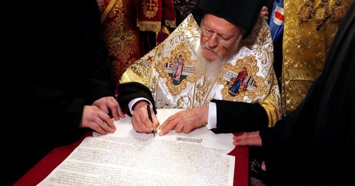 Священник Сергій Дмитрієв про Томос, який не покладеш у тарілку