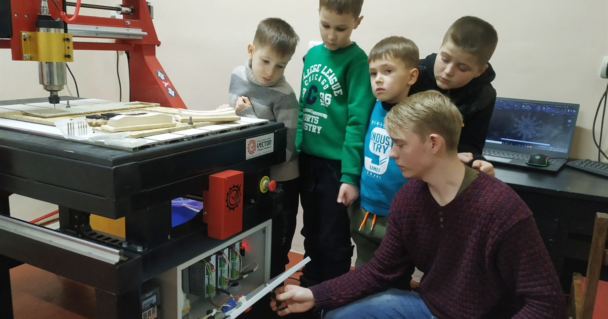 Станція юних техніків отримала сучасний верстат з числовим програмуванням