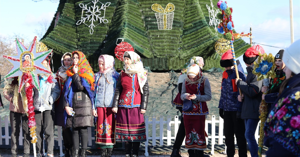 Нікопольські школярі заколядували у день Різдва Христового: фотозвіт