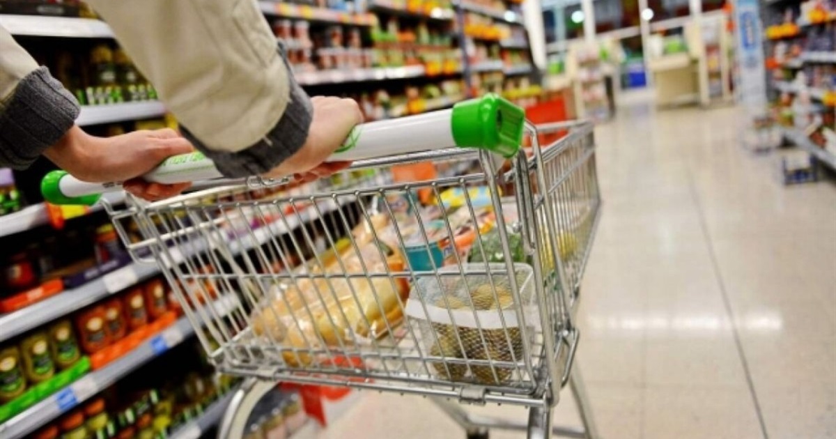 Кабмін зупинив ріст цін на "соціальні продукти"
