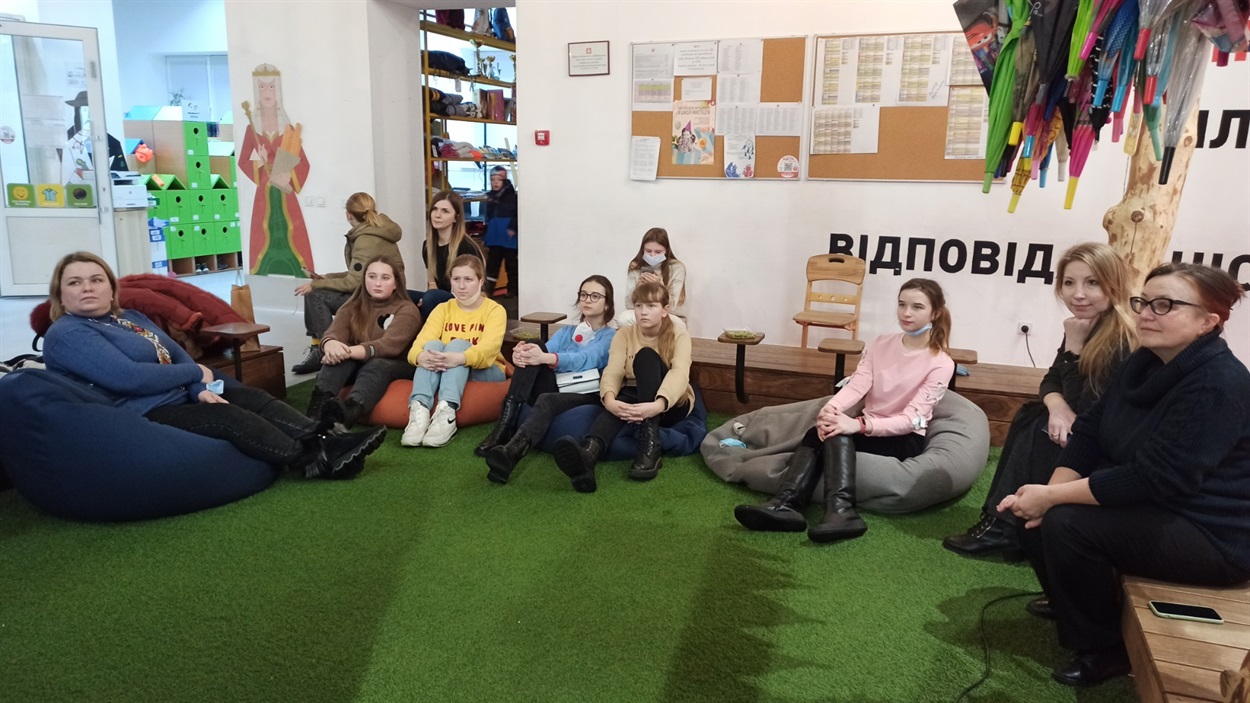 Переможниці конкурсу есе у школі Вільних та Небайдужих