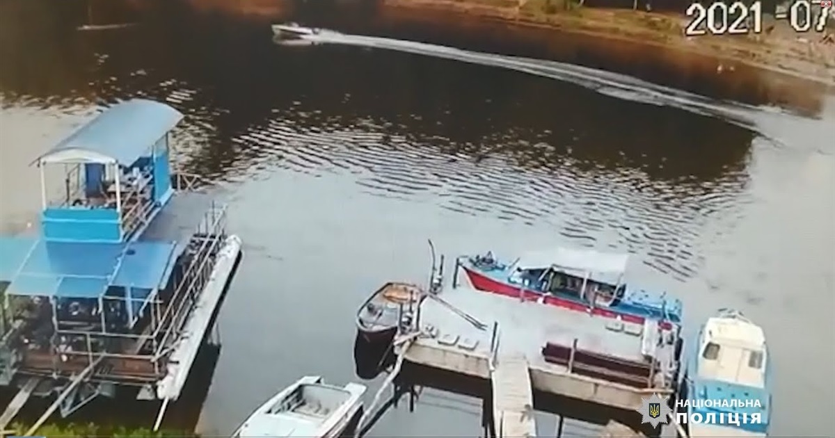Водію моторного човна, який наїхав на плавця, курсуючи Десною, вручили підозру