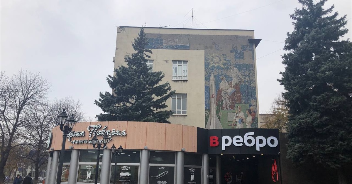 "Підкорювачі космосу" Арнаутова: у Маріуполі планують відновити мозаїку на Будинку зв'язку