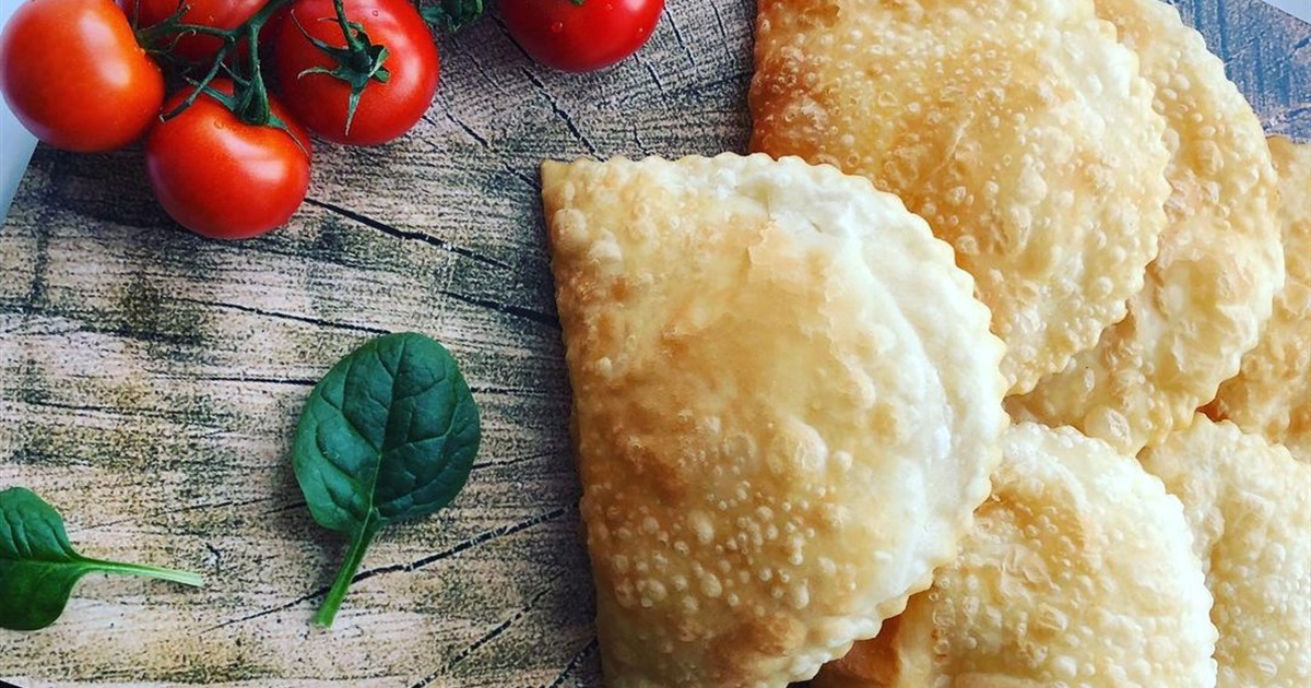 Памятник борщу с килькой или чебурекам? В Мариуполе определяются с вкусными символами города