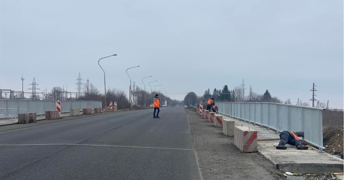 До уваги водіїв: тривають ремонтні роботи при в’їзді у Старокостянтинів зі сторони Хмельницького