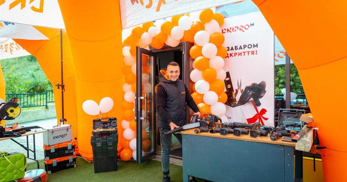 У Старокостянтинові відкриється новий салон майстерності Dnipro-M: що чекає на гостей свята