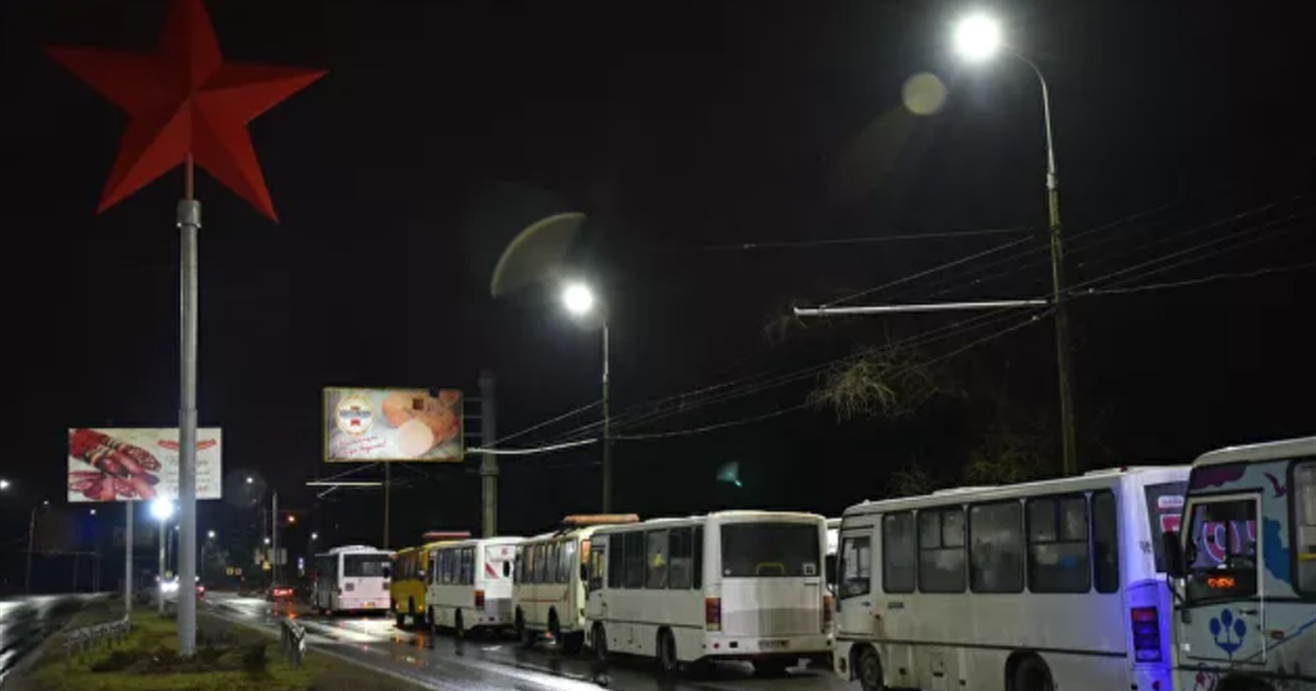 Украина и мир наблюдают за циничной эвакуацией из Донецка и Луганска в Россию. Вот их реакция