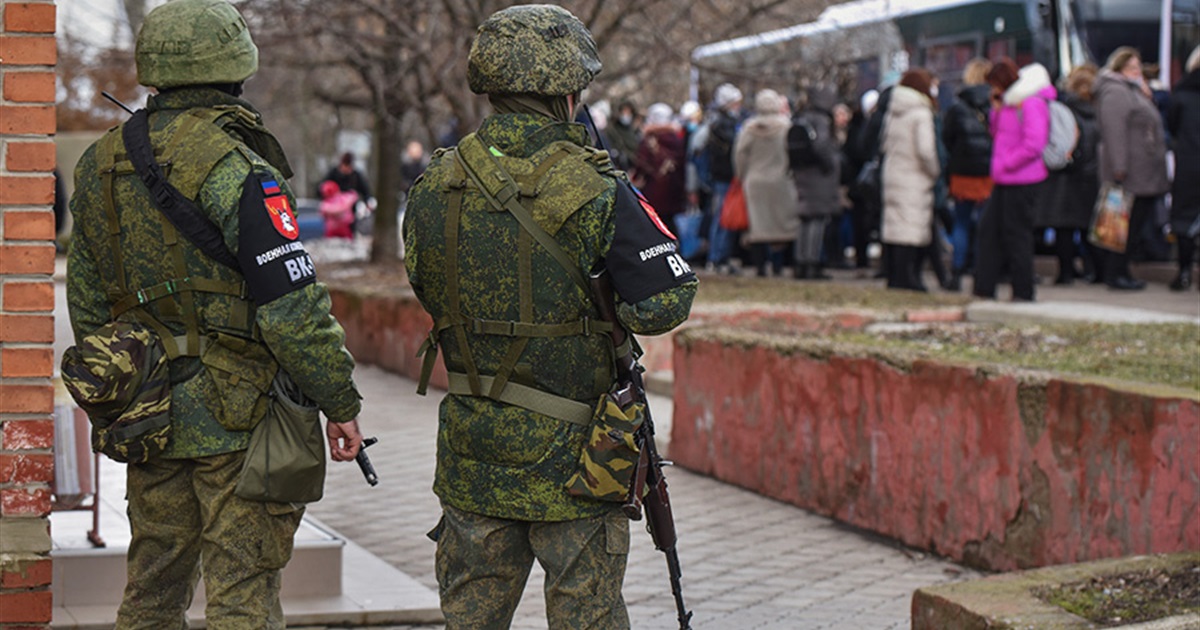 Мобилизация в Луганске | Гребут всех. Не думал, что придется прятаться.  Луганчанин о "мобилизации" и жизни в оккупации – Свои.City