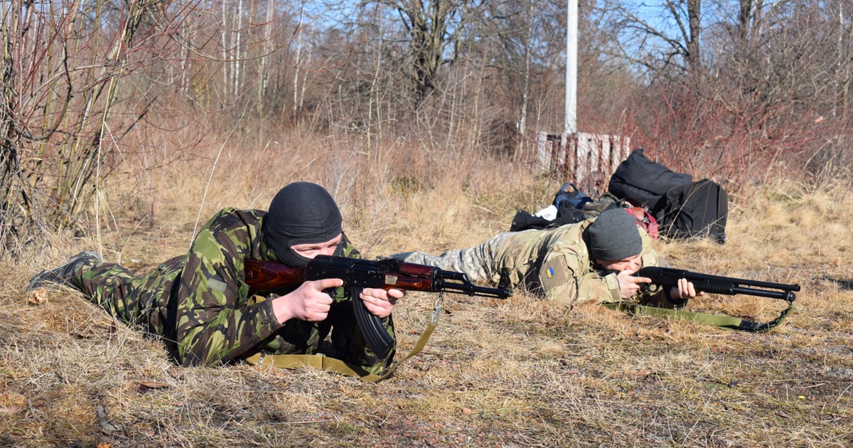 АТОвці та майданівці проводять військові вишколи під Новоградом: чому вчать