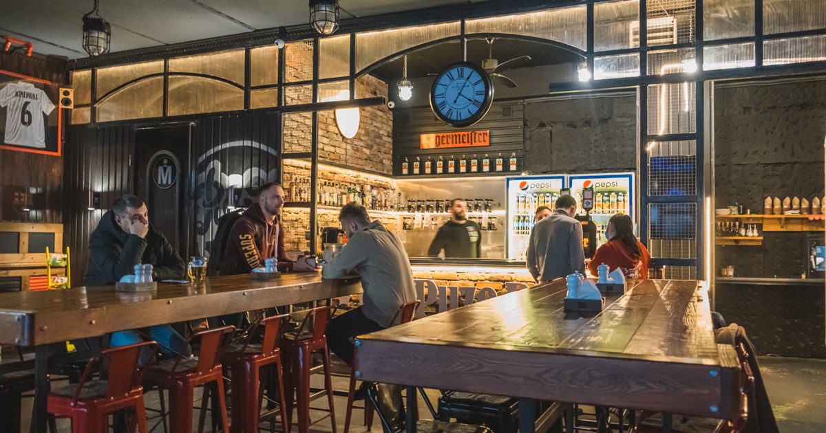 Рестораторы Puzo Pub начинали с пивного ларька. А теперь создали самый атмосферный паб в Севере