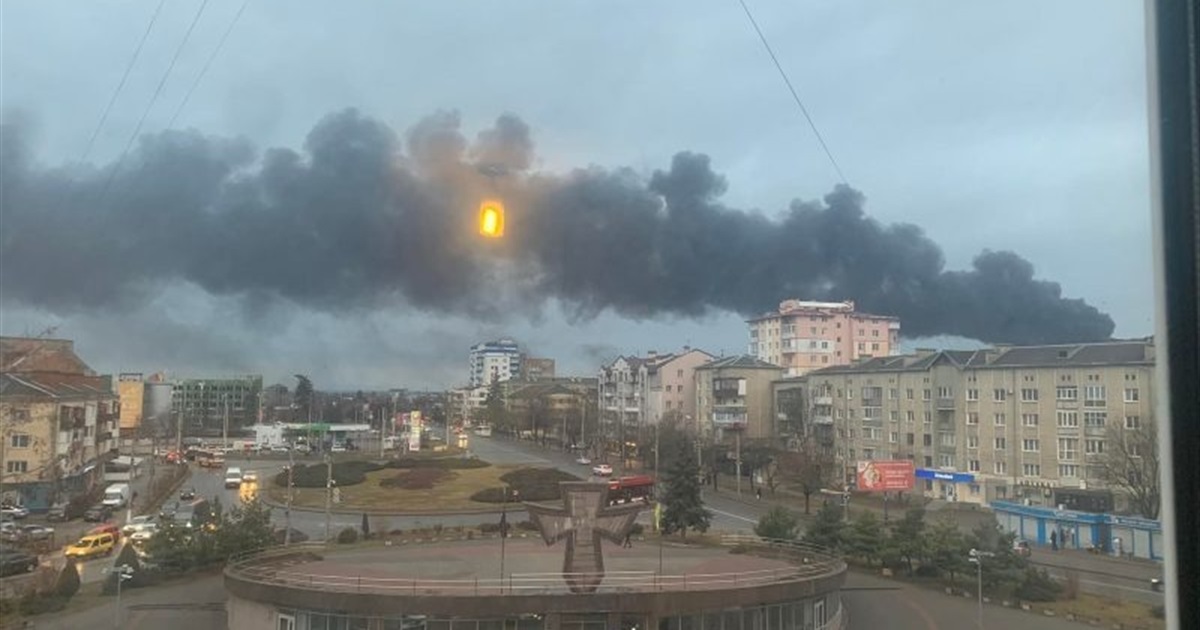 В Франківську горить аеропорт: по місту звучать сирени