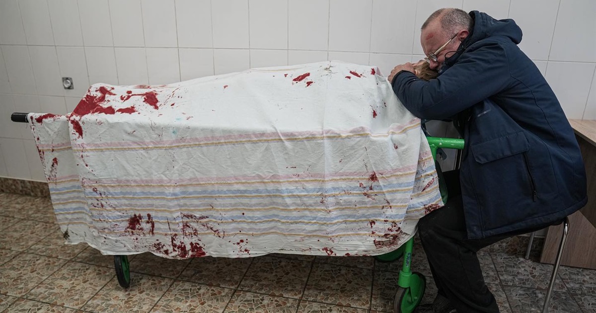 Мариуполь в жесткой блокаде под обстрелами нон-стоп. Спасите город от преступлений армии РФ