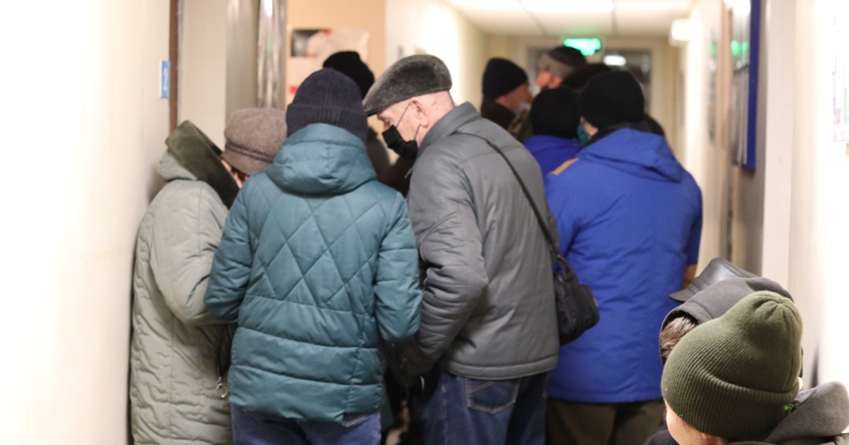 Нікопольцям почали роздавати препарати калію йодиду: фотозвіт