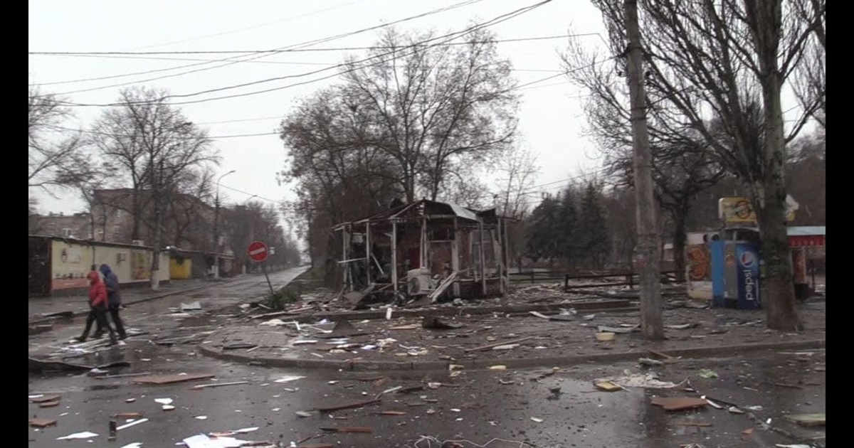 Оборона Маріуполя триває: відео наслідків обстрілу міста