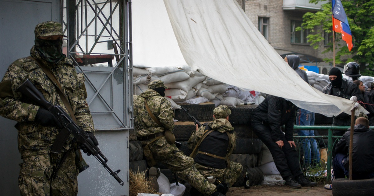 Я живу в Донецке, и меня заставляют воевать с Украиной. Что делать?