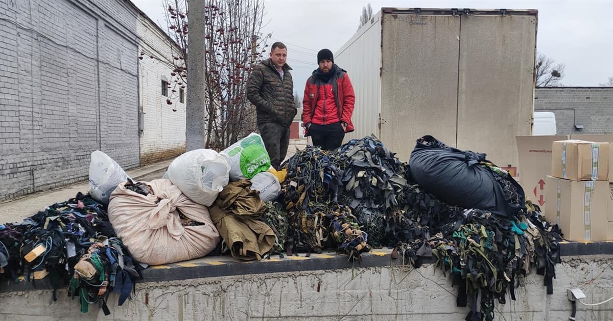 Жителі Переяславщини виготовили 20 маскувальних сіток для "айдарівців"