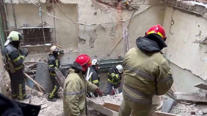 Зруйнована будівля, скриншот відео