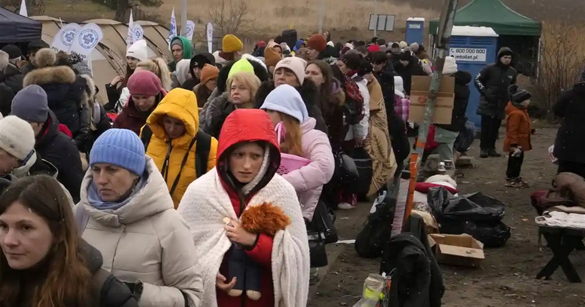 Что надо знать тем, кто эвакуируется в Польшу. Поезда, группы поддержки и условия жизни в ЕС