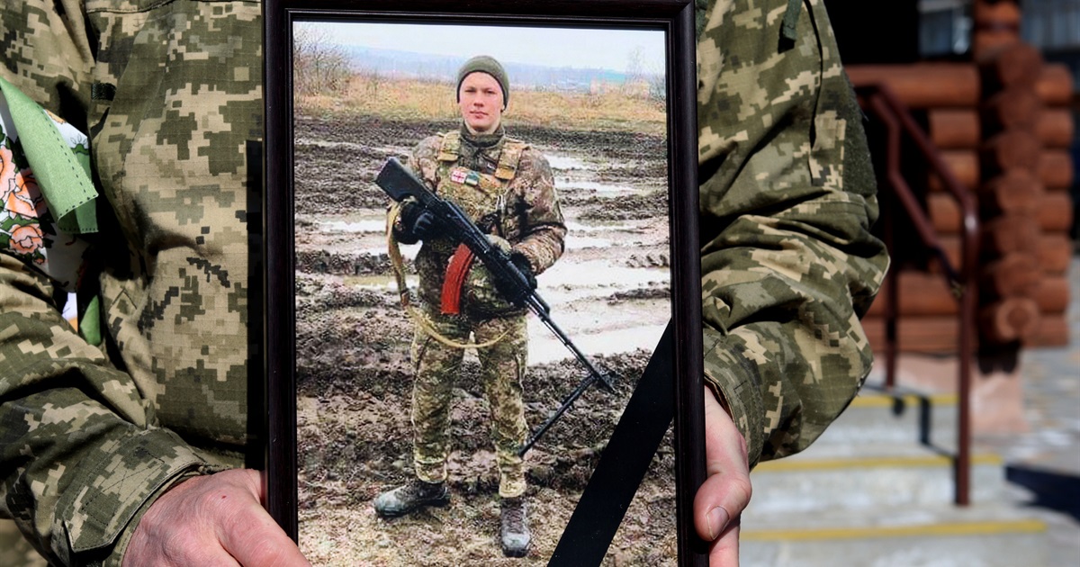 Нікополь простився з 19-річним Героєм, який захищав Україну від окупантів, Єгором Усатим