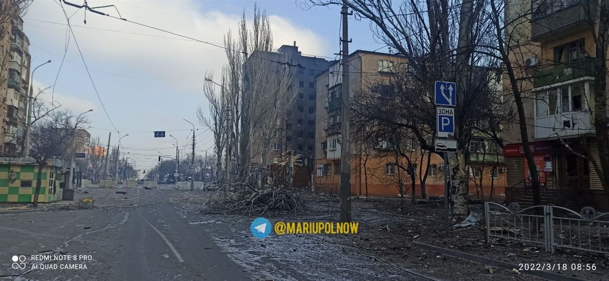 Це перехрестя, де був бій. Там, де знак, мій будинок