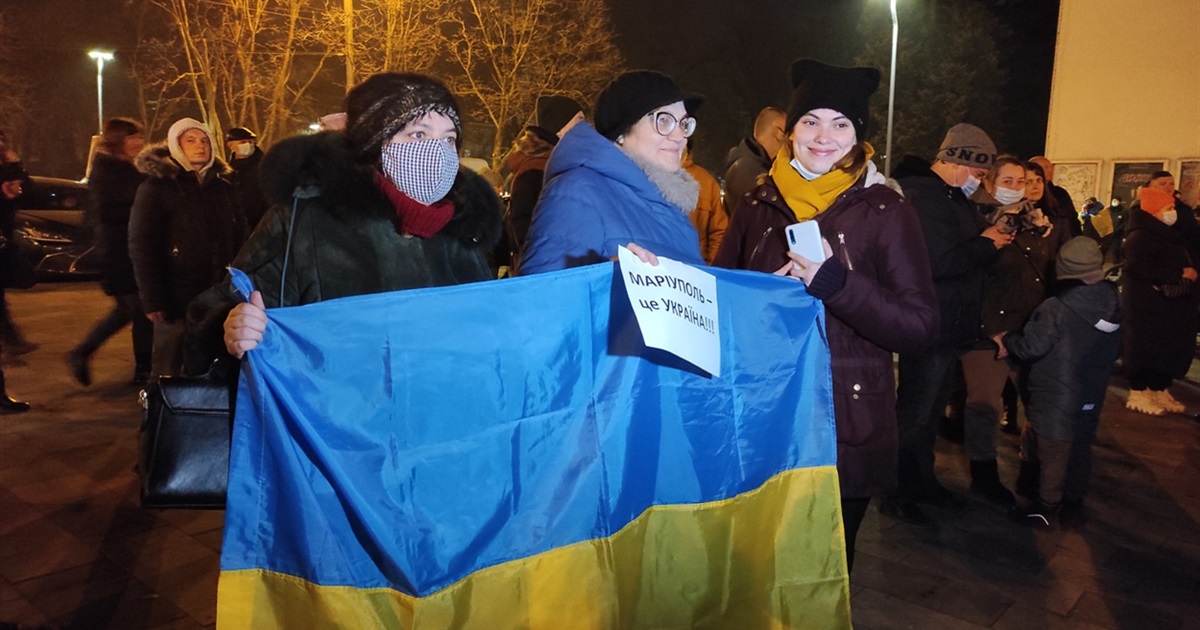 Я вижила під завалами Драмтеатру в Маріуполі. Люди благали про допомогу. Свідчення Галини Кутнякової