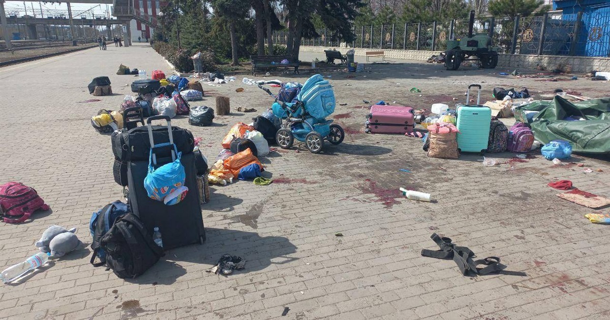 Это зло, у которого нет предела. Что говорят о кровавом ударе России по краматорскому ж/д вокзалу